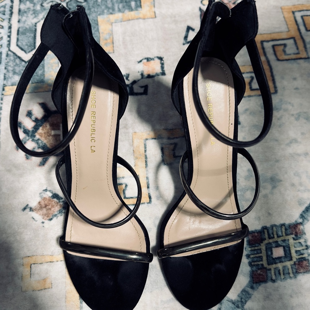 Women’s Heels in black color